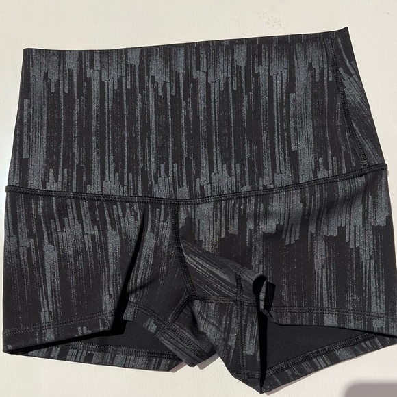 Lululemon shorts - Picture 5 of 6